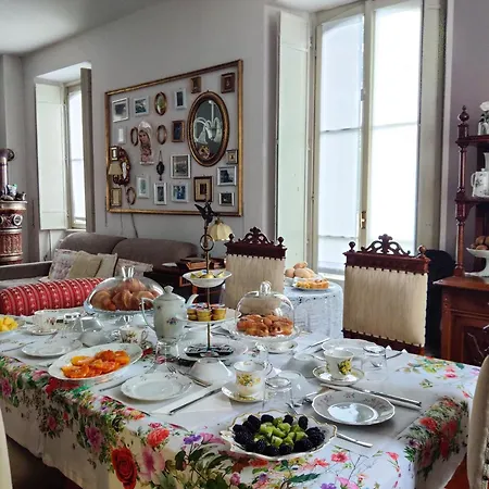 Laura Oda ve Kahvaltı Lierna